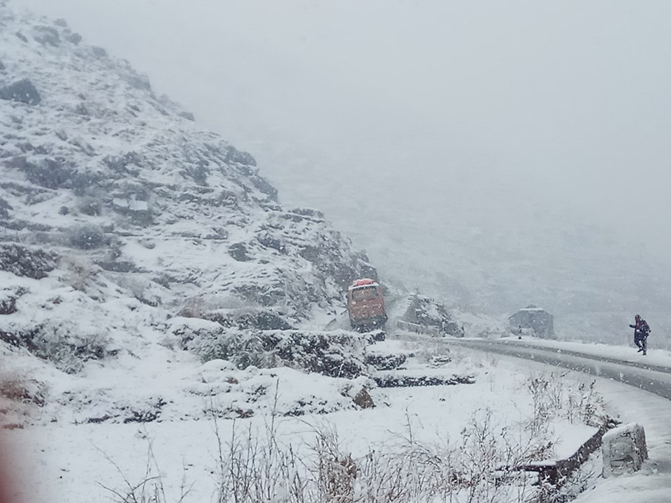 Snowfall in higher belts affects normal life