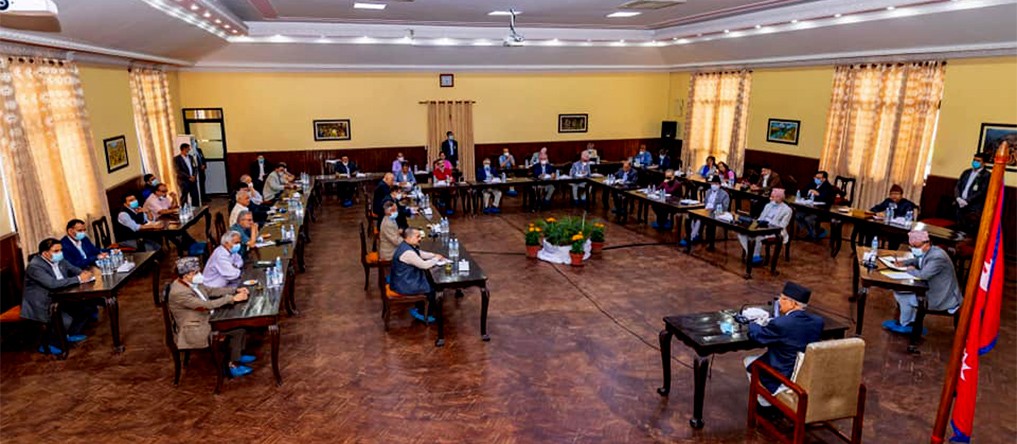 Experts Suggest Resuming Socio-Economic Activities